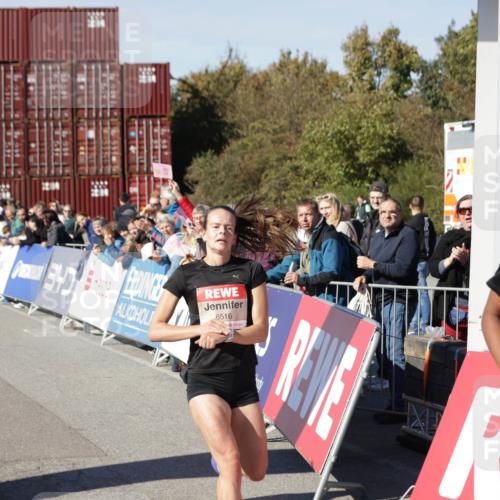 03.10.2025 - Köhlbrandbrückenlauf Jannik Wohlers http://msf.ph/oto/9076715 03.10.2025 12:46:55 Ziel 6483, 6516, 6740 meine-sportfotos.de