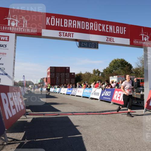 03.10.2025 - Köhlbrandbrückenlauf Lena Gebhardt http://msf.ph/oto/9076720 03.10.2025 13:41:07 Ziel 5116, 5121, 6317, 6437 meine-sportfotos.de