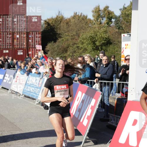 03.10.2025 - Köhlbrandbrückenlauf Jannik Wohlers http://msf.ph/oto/9076727 03.10.2025 12:46:55 Ziel 6483, 6516, 6740 meine-sportfotos.de