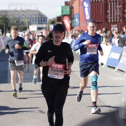 03.10.2025 - Köhlbrandbrückenlauf Jannik Wohlers http://msf.ph/oto/9076730 03.10.2025 13:17:06 Ziel 4242, 4331, 4359, 4361, 4861, 4978, 4982, 5033, 5073, 5087, 5090, 5100, 5479, 5667, 5840, 6431, 6474, 6623, 6626 meine-sportfotos.de
