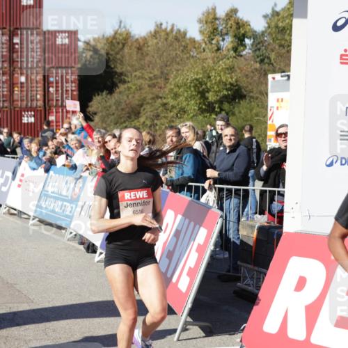 03.10.2025 - Köhlbrandbrückenlauf Jannik Wohlers http://msf.ph/oto/9076734 03.10.2025 12:46:55 Ziel 6483, 6516, 6740 meine-sportfotos.de