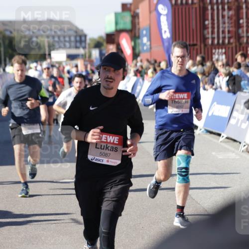 03.10.2025 - Köhlbrandbrückenlauf Jannik Wohlers http://msf.ph/oto/9076739 03.10.2025 13:17:06 Ziel 4242, 4331, 4359, 4361, 4861, 4978, 4982, 5033, 5073, 5087, 5090, 5100, 5479, 5667, 5840, 6431, 6474, 6623, 6626 meine-sportfotos.de