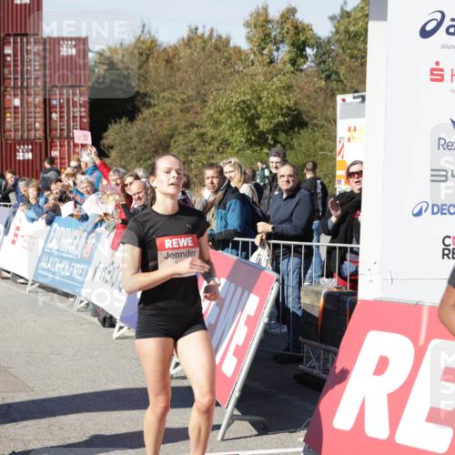 03.10.2025 - Köhlbrandbrückenlauf Jannik Wohlers http://msf.ph/oto/9076742 03.10.2025 12:46:55 Ziel 6483, 6516, 6740 meine-sportfotos.de