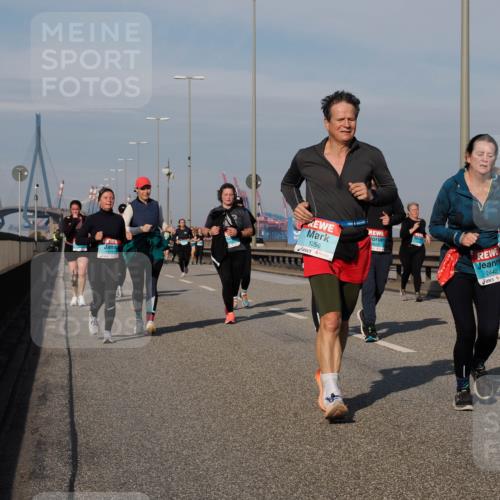 03.10.2025 - Köhlbrandbrückenlauf Fabian Wolf http://msf.ph/oto/9076743 03.10.2025 10:15:32 Position 3 1819, 3437, 1256, 2442 meine-sportfotos.de