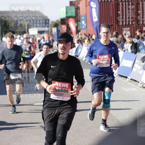 03.10.2025 - Köhlbrandbrückenlauf Jannik Wohlers http://msf.ph/oto/9076746 03.10.2025 13:17:06 Ziel 4242, 4331, 4359, 4361, 4861, 4978, 4982, 5033, 5073, 5087, 5090, 5100, 5479, 5667, 5840, 6431, 6474, 6623, 6626 meine-sportfotos.de