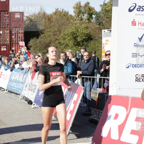 03.10.2025 - Köhlbrandbrückenlauf Jannik Wohlers http://msf.ph/oto/9076752 03.10.2025 12:46:55 Ziel 6483, 6516, 6740 meine-sportfotos.de