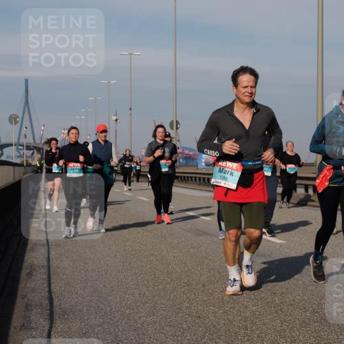 03.10.2025 - Köhlbrandbrückenlauf Fabian Wolf http://msf.ph/oto/9076753 03.10.2025 10:15:32 Position 3 1256, 3437, 2442 meine-sportfotos.de