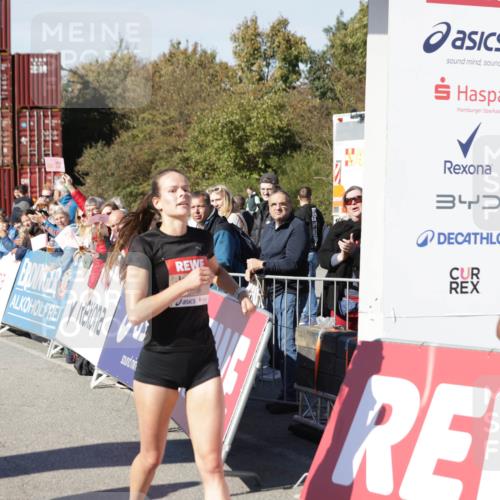 03.10.2025 - Köhlbrandbrückenlauf Jannik Wohlers http://msf.ph/oto/9076761 03.10.2025 12:46:55 Ziel 6483, 6516, 6740 meine-sportfotos.de
