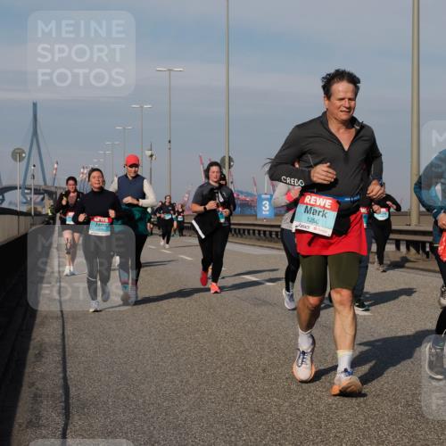 03.10.2025 - Köhlbrandbrückenlauf Fabian Wolf http://msf.ph/oto/9076763 03.10.2025 10:15:32 Position 3 1256, 2442 meine-sportfotos.de