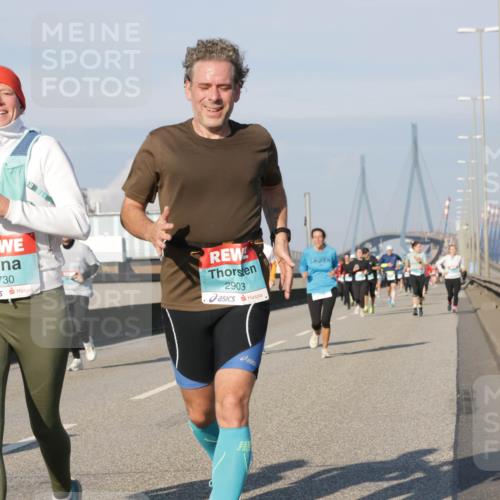 03.10.2025 - Köhlbrandbrückenlauf Jannik Wohlers http://msf.ph/oto/9076766 03.10.2025 09:52:03 Position 3 1730, 2903 meine-sportfotos.de