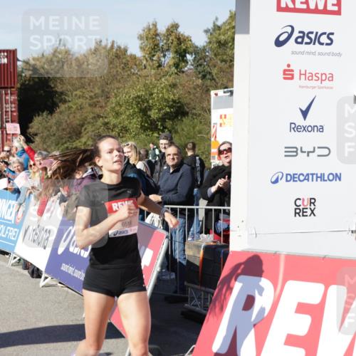 03.10.2025 - Köhlbrandbrückenlauf Jannik Wohlers http://msf.ph/oto/9076770 03.10.2025 12:46:55 Ziel 6483, 6516, 6740 meine-sportfotos.de
