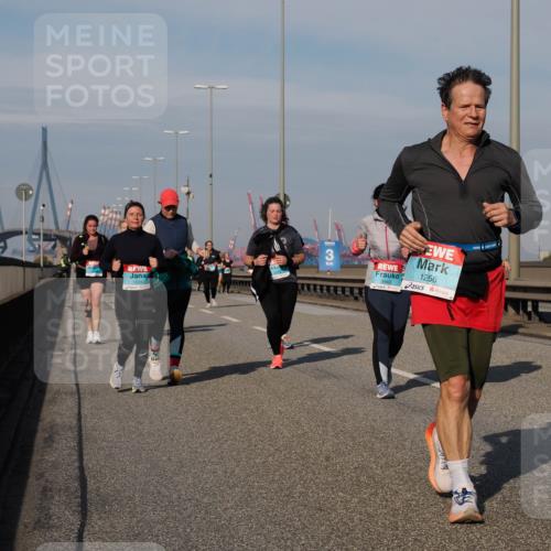 03.10.2025 - Köhlbrandbrückenlauf Fabian Wolf http://msf.ph/oto/9076780 03.10.2025 10:15:32 Position 3 1819, 3, 3442, 1256 meine-sportfotos.de