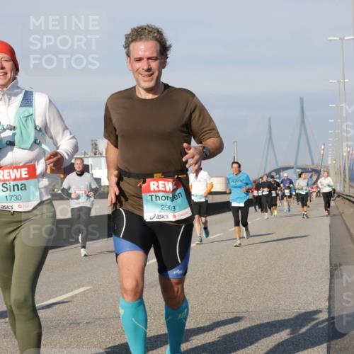 03.10.2025 - Köhlbrandbrückenlauf Jannik Wohlers http://msf.ph/oto/9076788 03.10.2025 09:52:04 Position 3 1730, 2903 meine-sportfotos.de