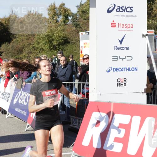 03.10.2025 - Köhlbrandbrückenlauf Jannik Wohlers http://msf.ph/oto/9076793 03.10.2025 12:46:55 Ziel 6483, 6516, 6740 meine-sportfotos.de