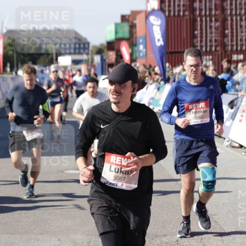 03.10.2025 - Köhlbrandbrückenlauf Jannik Wohlers http://msf.ph/oto/9076805 03.10.2025 13:17:06 Ziel 4242, 4331, 4359, 4361, 4861, 4978, 4982, 5033, 5073, 5087, 5090, 5100, 5479, 5667, 5840, 6431, 6474, 6623, 6626 meine-sportfotos.de