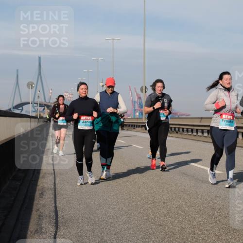 03.10.2025 - Köhlbrandbrückenlauf Fabian Wolf http://msf.ph/oto/9076807 03.10.2025 10:15:33 Position 3 1819, 3442, 3437 meine-sportfotos.de
