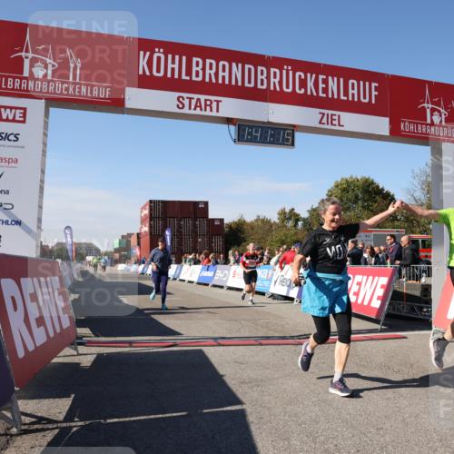 03.10.2025 - Köhlbrandbrückenlauf Lena Gebhardt http://msf.ph/oto/9076810 03.10.2025 13:41:15 Ziel 5116, 5121, 5197, 5421, 6437 meine-sportfotos.de