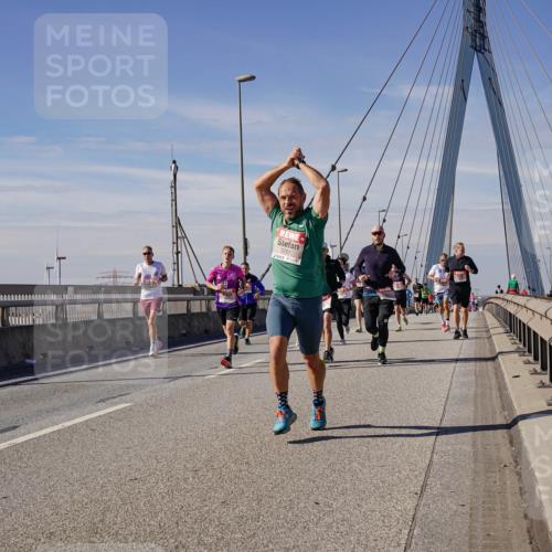 03.10.2025 - Köhlbrandbrückenlauf Michael Burmester http://msf.ph/oto/9076811 03.10.2025 12:41:55 Position 2 5707 meine-sportfotos.de