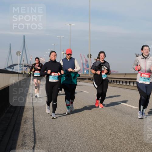 03.10.2025 - Köhlbrandbrückenlauf Fabian Wolf http://msf.ph/oto/9076815 03.10.2025 10:15:34 Position 3 1819, 572, 3442, 3437 meine-sportfotos.de