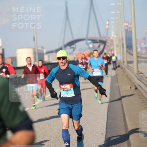 03.10.2025 - Köhlbrandbrückenlauf Jannik Wohlers http://msf.ph/oto/9076820 03.10.2025 09:43:27 Position 3 1050 meine-sportfotos.de