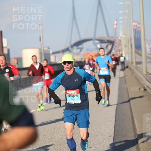 03.10.2025 - Köhlbrandbrückenlauf Jannik Wohlers http://msf.ph/oto/9076824 03.10.2025 09:43:27 Position 3 1050 meine-sportfotos.de
