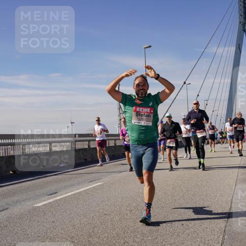 03.10.2025 - Köhlbrandbrückenlauf Michael Burmester http://msf.ph/oto/9076830 03.10.2025 12:41:56 Position 2 5707 meine-sportfotos.de