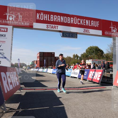 03.10.2025 - Köhlbrandbrückenlauf Lena Gebhardt http://msf.ph/oto/9076846 03.10.2025 13:41:17 Ziel 5116, 5121, 5197, 5421 meine-sportfotos.de
