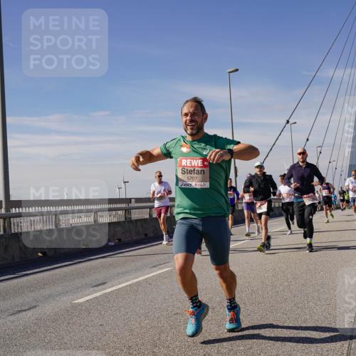 03.10.2025 - Köhlbrandbrückenlauf Michael Burmester http://msf.ph/oto/9076848 03.10.2025 12:41:56 Position 2 5707 meine-sportfotos.de