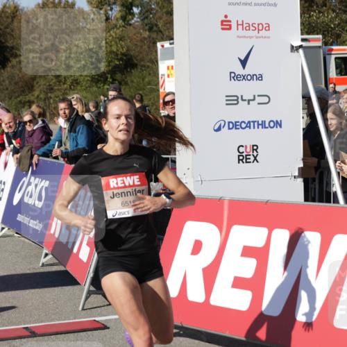 03.10.2025 - Köhlbrandbrückenlauf Jannik Wohlers http://msf.ph/oto/9076855 03.10.2025 12:46:55 Ziel 6483, 6516, 6740 meine-sportfotos.de