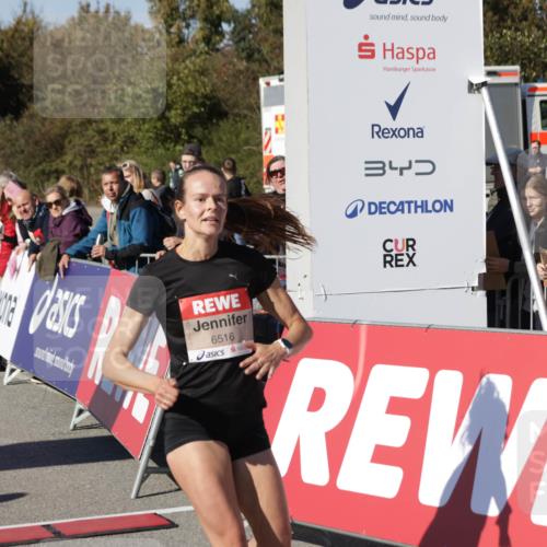 03.10.2025 - Köhlbrandbrückenlauf Jannik Wohlers http://msf.ph/oto/9076863 03.10.2025 12:46:55 Ziel 6483, 6516, 6740 meine-sportfotos.de