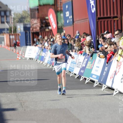 03.10.2025 - Köhlbrandbrückenlauf Jannik Wohlers http://msf.ph/oto/9076879 03.10.2025 12:47:27 Ziel 6638 meine-sportfotos.de