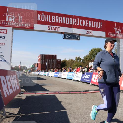03.10.2025 - Köhlbrandbrückenlauf Lena Gebhardt http://msf.ph/oto/9076902 03.10.2025 13:41:18 Ziel 5116, 5121, 5197, 5421 meine-sportfotos.de