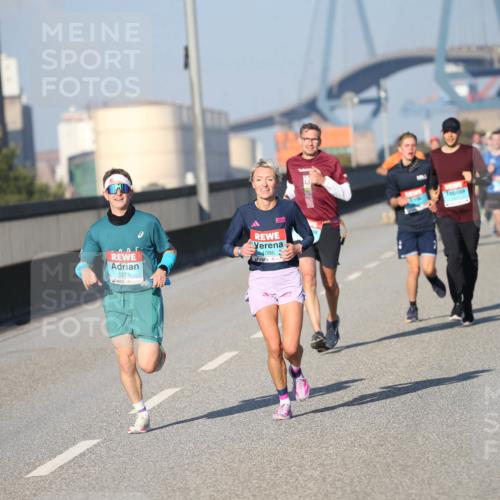 03.10.2025 - Köhlbrandbrückenlauf Jannik Wohlers http://msf.ph/oto/9076909 03.10.2025 09:43:35 Position 3 1275, 1086 meine-sportfotos.de