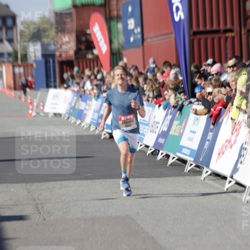 03.10.2025 - Köhlbrandbrückenlauf Jannik Wohlers http://msf.ph/oto/9076914 03.10.2025 12:47:27 Ziel 6638 meine-sportfotos.de