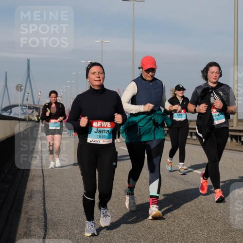 03.10.2025 - Köhlbrandbrückenlauf Fabian Wolf http://msf.ph/oto/9076915 03.10.2025 10:15:35 Position 3 1819, 2378, 572 meine-sportfotos.de