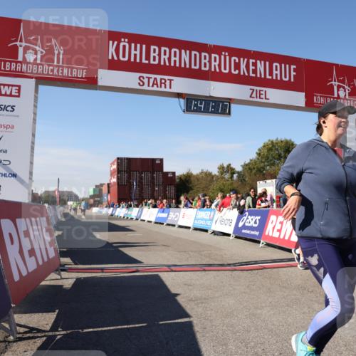 03.10.2025 - Köhlbrandbrückenlauf Lena Gebhardt http://msf.ph/oto/9076919 03.10.2025 13:41:18 Ziel 5116, 5121, 5197, 5421 meine-sportfotos.de