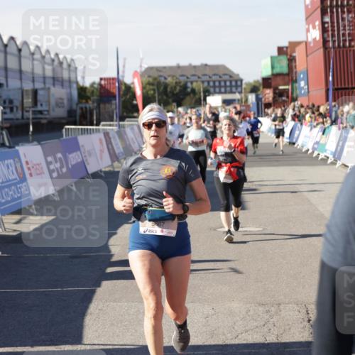 03.10.2025 - Köhlbrandbrückenlauf Jannik Wohlers http://msf.ph/oto/9076926 03.10.2025 13:17:11 Ziel 4242, 4331, 4361, 4404, 4861, 4978, 4982, 5033, 5073, 5087, 5090, 5429, 5479, 5544, 5667, 5943, 6431, 6626 meine-sportfotos.de