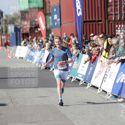 03.10.2025 - Köhlbrandbrückenlauf Jannik Wohlers http://msf.ph/oto/9076956 03.10.2025 12:47:28 Ziel 6638 meine-sportfotos.de