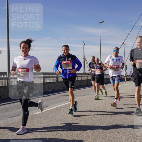 03.10.2025 - Köhlbrandbrückenlauf Michael Burmester http://msf.ph/oto/9076974 03.10.2025 12:42:00 Position 2 4422, 6470, 4056 meine-sportfotos.de