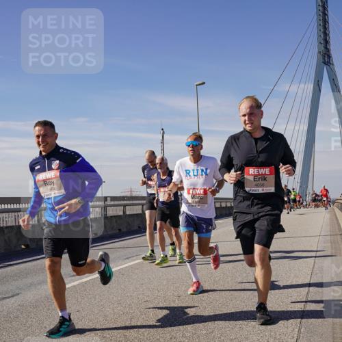 03.10.2025 - Köhlbrandbrückenlauf Michael Burmester http://msf.ph/oto/9076985 03.10.2025 12:42:00 Position 2 6470, 4109, 4056 meine-sportfotos.de