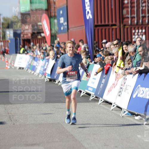 03.10.2025 - Köhlbrandbrückenlauf Jannik Wohlers http://msf.ph/oto/9076999 03.10.2025 12:47:28 Ziel 6638 meine-sportfotos.de