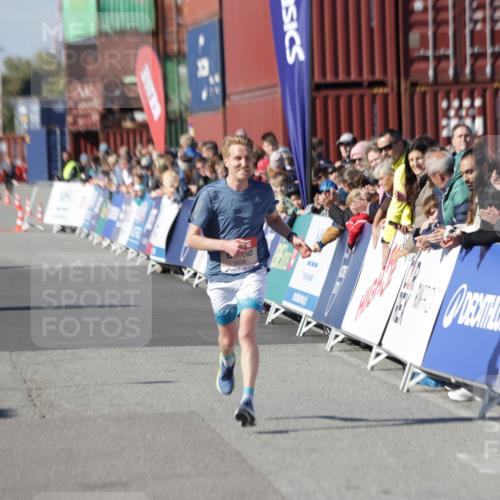 03.10.2025 - Köhlbrandbrückenlauf Jannik Wohlers http://msf.ph/oto/9077007 03.10.2025 12:47:28 Ziel 6638 meine-sportfotos.de