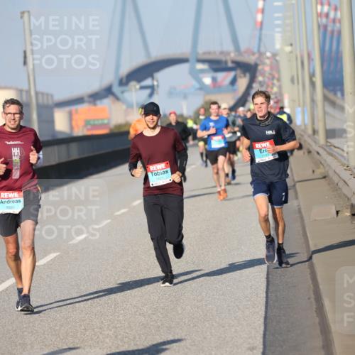 03.10.2025 - Köhlbrandbrückenlauf Jannik Wohlers http://msf.ph/oto/9077008 03.10.2025 09:43:38 Position 3 1090, 1421, 3143 meine-sportfotos.de