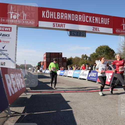 03.10.2025 - Köhlbrandbrückenlauf Lena Gebhardt http://msf.ph/oto/9077018 03.10.2025 13:41:40 Ziel 4894, 5228, 5230 meine-sportfotos.de