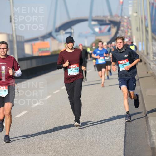 03.10.2025 - Köhlbrandbrückenlauf Jannik Wohlers http://msf.ph/oto/9077019 03.10.2025 09:43:39 Position 3 1090, 1421, 314 meine-sportfotos.de