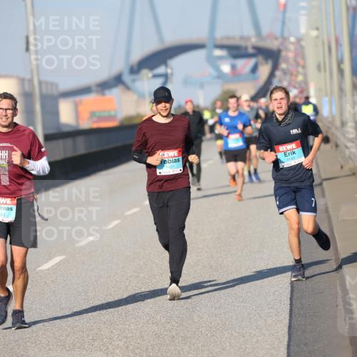 03.10.2025 - Köhlbrandbrückenlauf Jannik Wohlers http://msf.ph/oto/9077024 03.10.2025 09:43:39 Position 3 1090, 1421, 3143, 7 meine-sportfotos.de