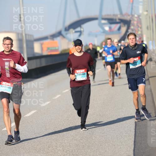 03.10.2025 - Köhlbrandbrückenlauf Jannik Wohlers http://msf.ph/oto/9077029 03.10.2025 09:43:39 Position 3 1090, 1421 meine-sportfotos.de