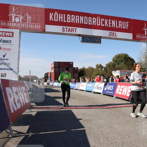 03.10.2025 - Köhlbrandbrückenlauf Lena Gebhardt http://msf.ph/oto/9077033 03.10.2025 13:41:40 Ziel 4894, 5228, 5230 meine-sportfotos.de