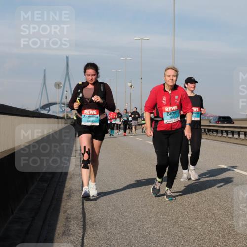 03.10.2025 - Köhlbrandbrückenlauf Fabian Wolf http://msf.ph/oto/9077035 03.10.2025 10:15:38 Position 3 2860, 1837, 014 meine-sportfotos.de