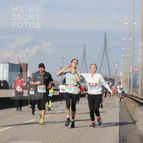03.10.2025 - Köhlbrandbrückenlauf Jannik Wohlers http://msf.ph/oto/9077041 03.10.2025 09:52:12 Position 3 3797, 1301, 1333, 1395 meine-sportfotos.de